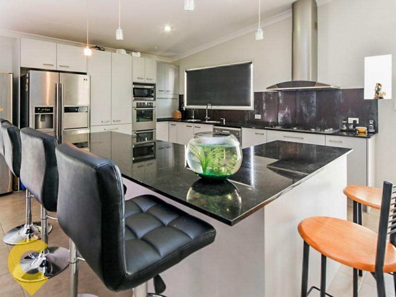 8 Maloney Crescent, Maudsland QLD 4210