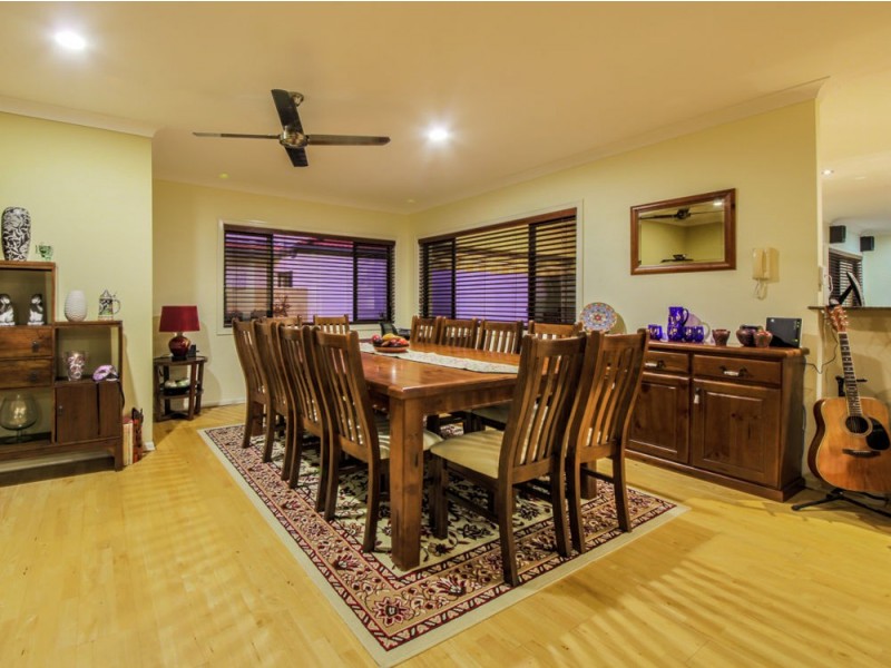 555 Oyster Cove Promenade, Helensvale QLD 4212