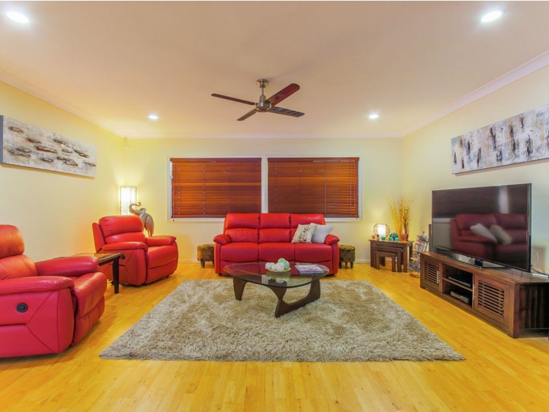 555 Oyster Cove Promenade, Helensvale QLD 4212