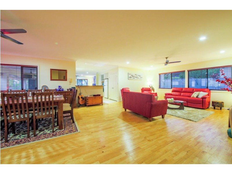 555 Oyster Cove Promenade, Helensvale QLD 4212