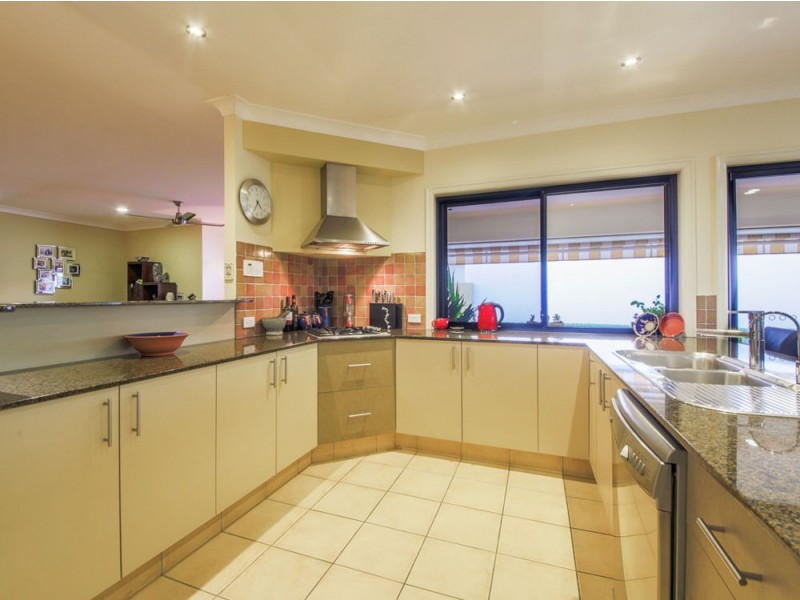 555 Oyster Cove Promenade, Helensvale QLD 4212