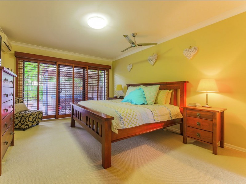 555 Oyster Cove Promenade, Helensvale QLD 4212