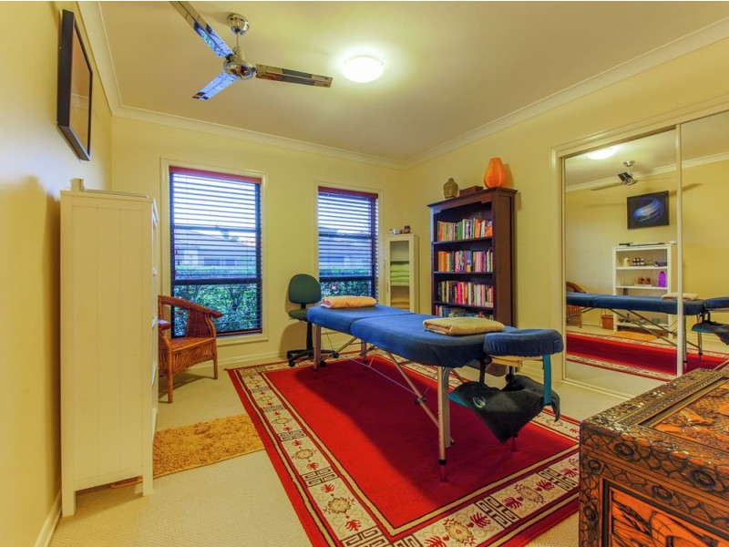 555 Oyster Cove Promenade, Helensvale QLD 4212