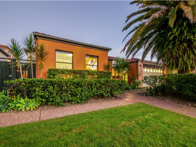 555 Oyster Cove Promenade, Helensvale QLD 4212