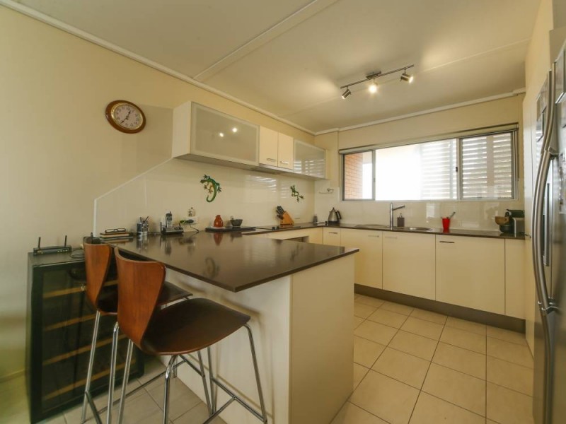 11/128 Marine Parade, Southport QLD 4215