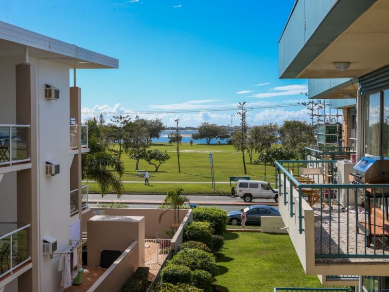 11/128 Marine Parade, Southport QLD 4215