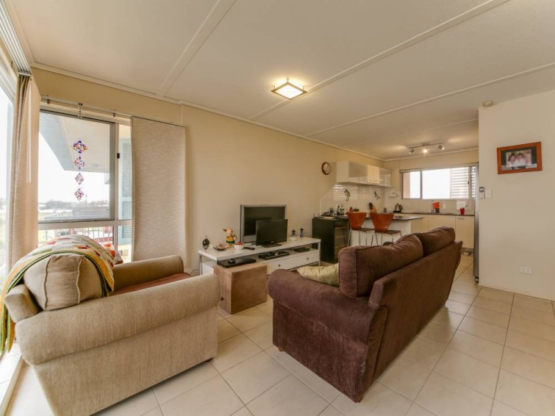 11/128 Marine Parade, Southport QLD 4215