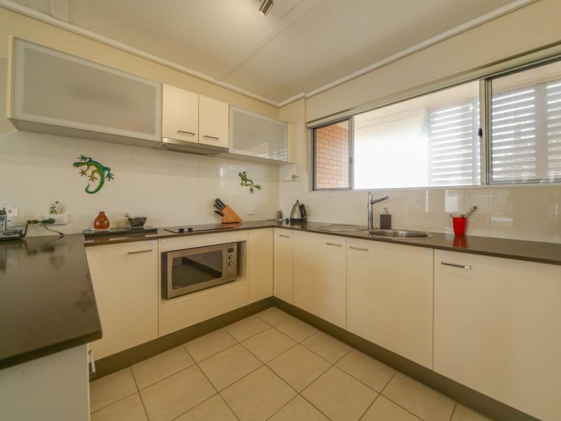 11/128 Marine Parade, Southport QLD 4215