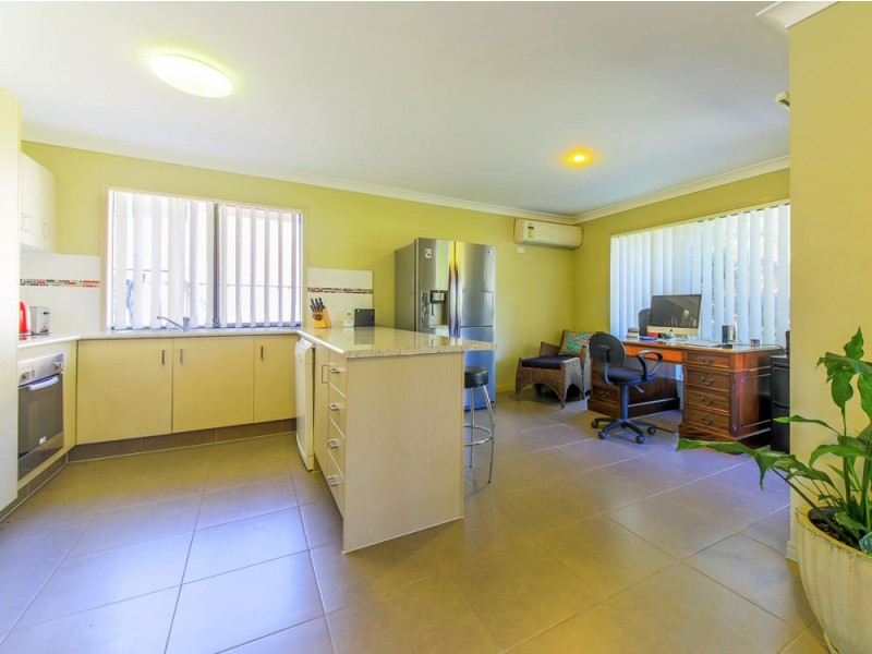 15 Caragh Crescent, Oxenford QLD 4210