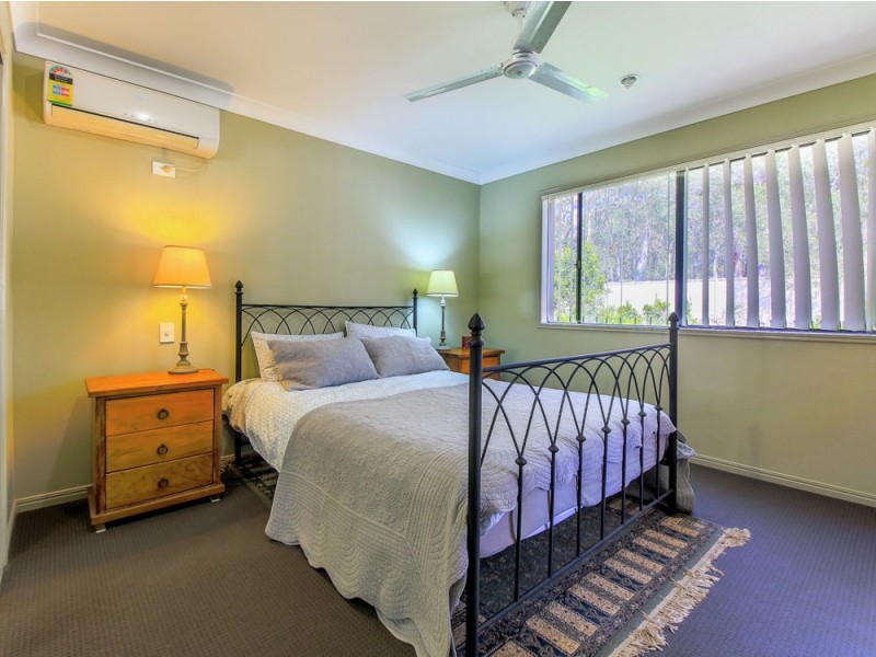 15 Caragh Crescent, Oxenford QLD 4210