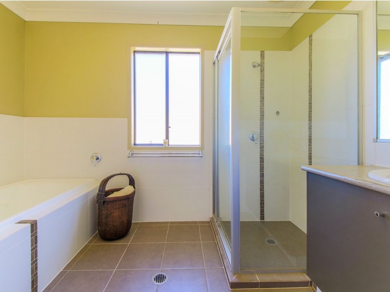 15 Caragh Crescent, Oxenford QLD 4210