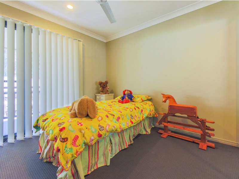 15 Caragh Crescent, Oxenford QLD 4210