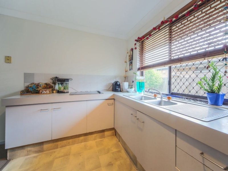 1/23 Nina Parade, Arundel QLD 4214