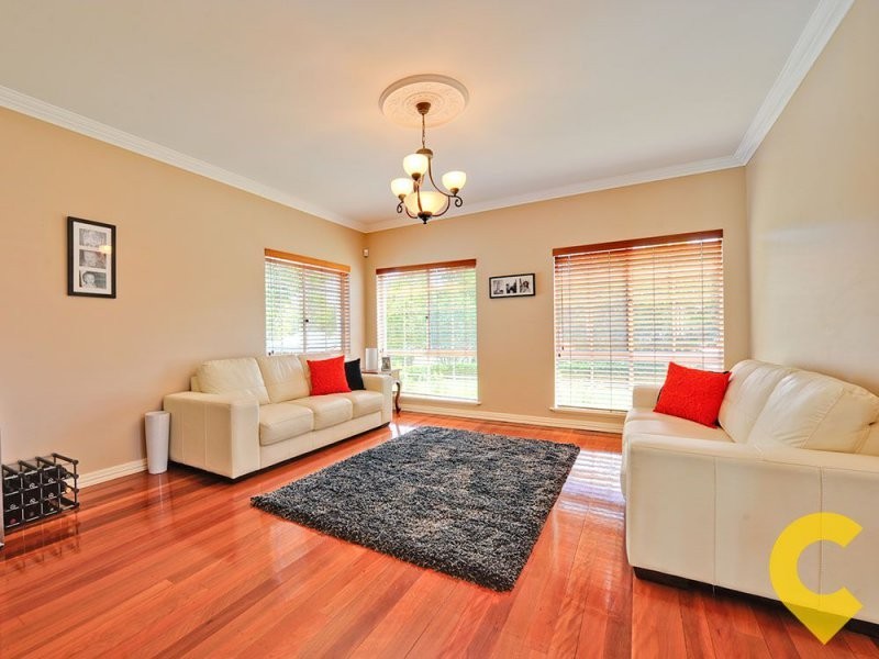 10 Barnstos Place, Carindale QLD 4152