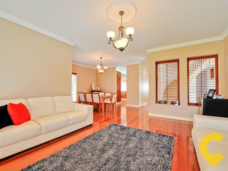 10 Barnstos Place, Carindale QLD 4152