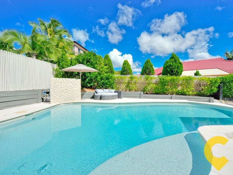 10 Barnstos Place, Carindale QLD 4152