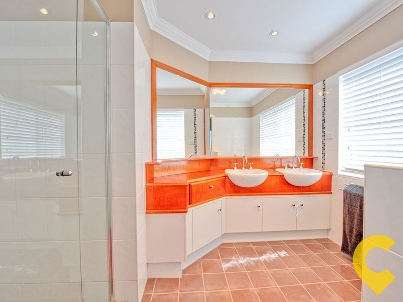 10 Barnstos Place, Carindale QLD 4152