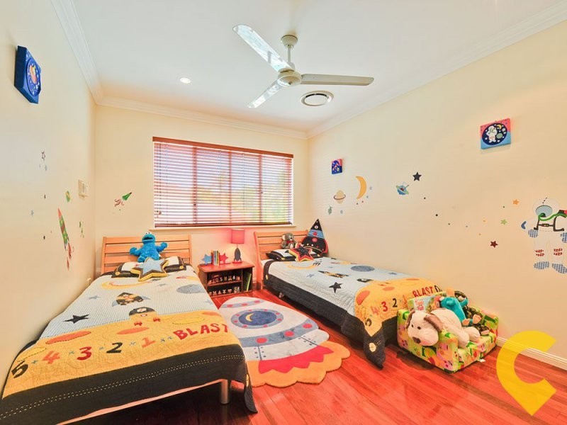 10 Barnstos Place, Carindale QLD 4152