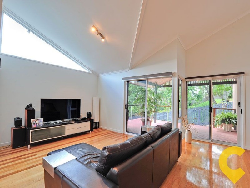 246 Chapel Hill Road, Chapel Hill QLD 4069