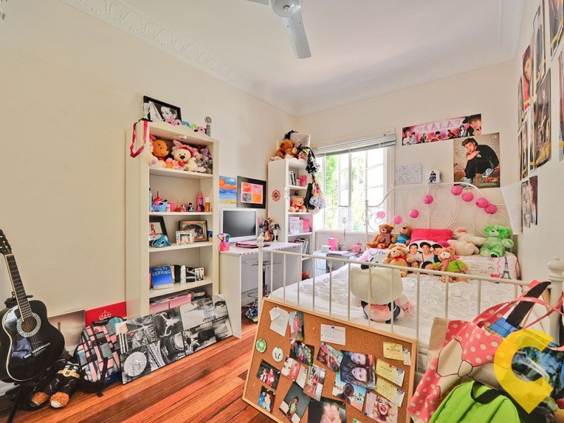 93 Royal Parade, Ashgrove QLD 4060