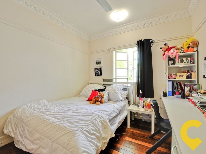 93 Royal Parade, Ashgrove QLD 4060