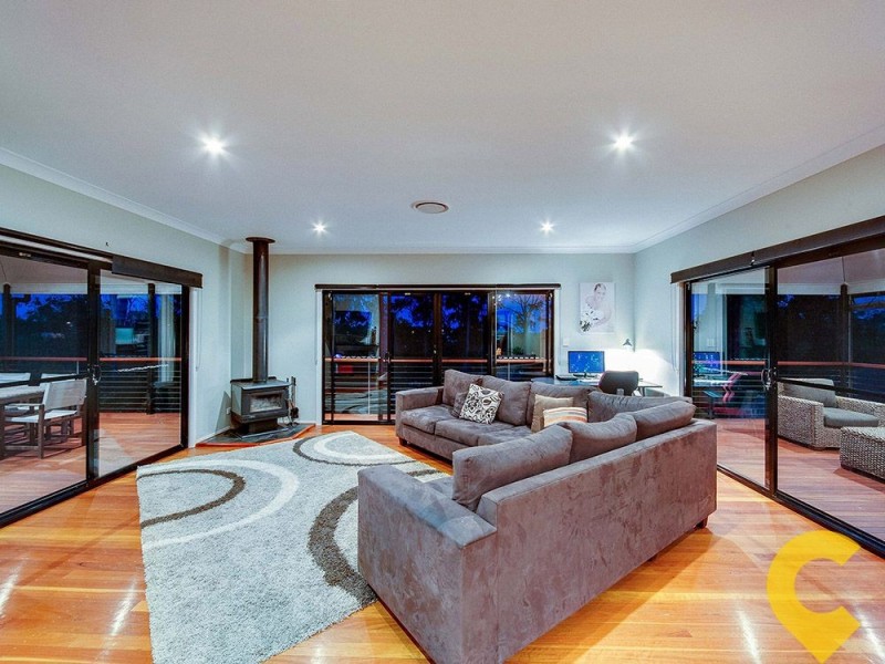 26 Larwood Place, Ferny Hills QLD 4055