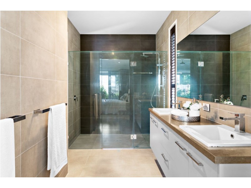 8 Alleena Street, Chermside QLD 4032