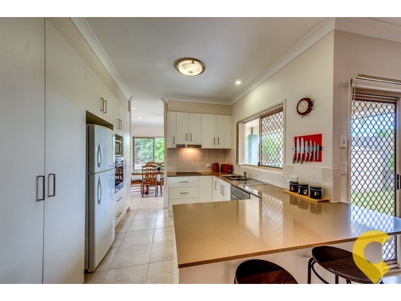 2 Hilltop Tce, Springfield Lakes QLD 4300