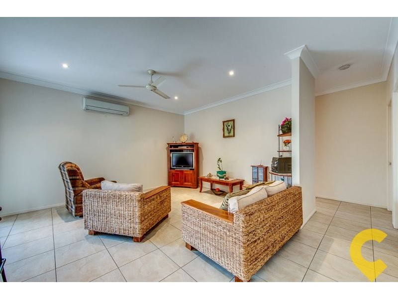 2 Hilltop Tce, Springfield Lakes QLD 4300