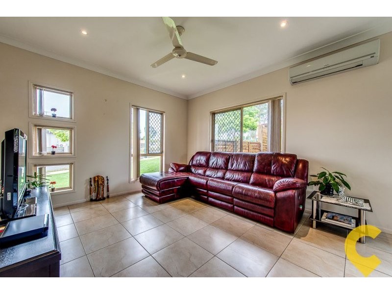 2 Hilltop Tce, Springfield Lakes QLD 4300