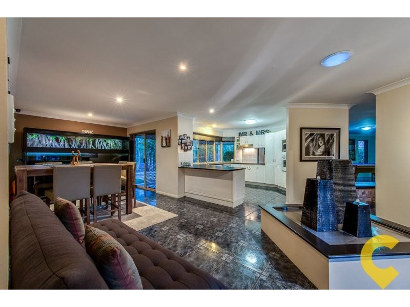 6 Calluna Court, Regents Park QLD 4118