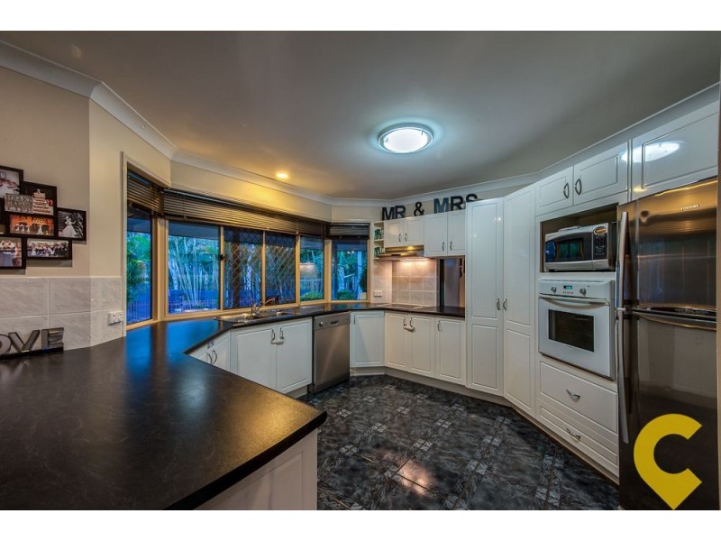 6 Calluna Court, Regents Park QLD 4118