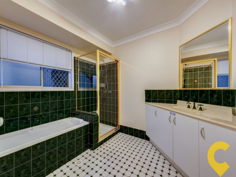 6 Calluna Court, Regents Park QLD 4118