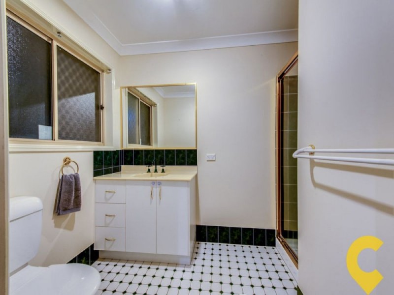6 Calluna Court, Regents Park QLD 4118
