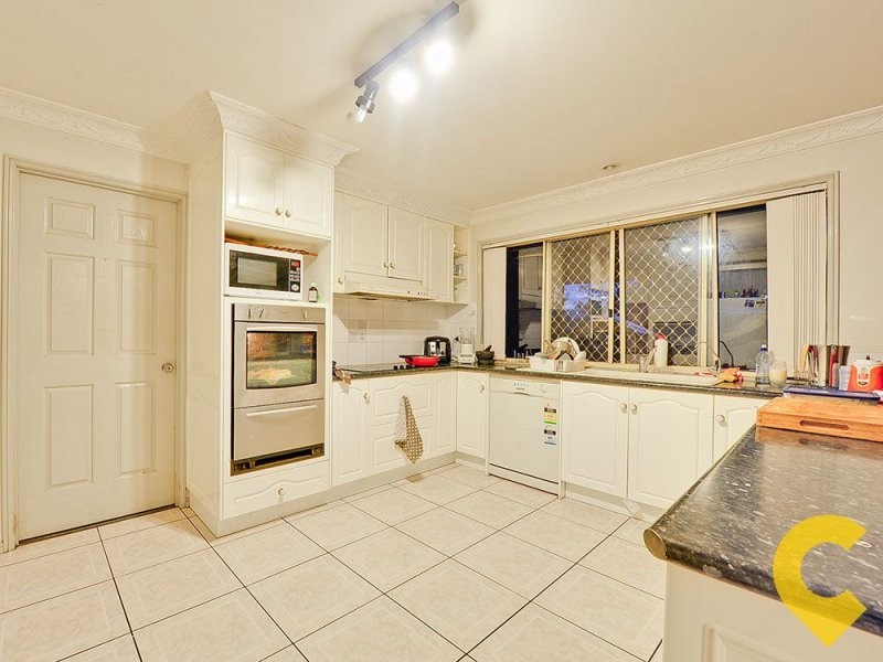 4 Alcheringa Place, Robertson QLD 4109