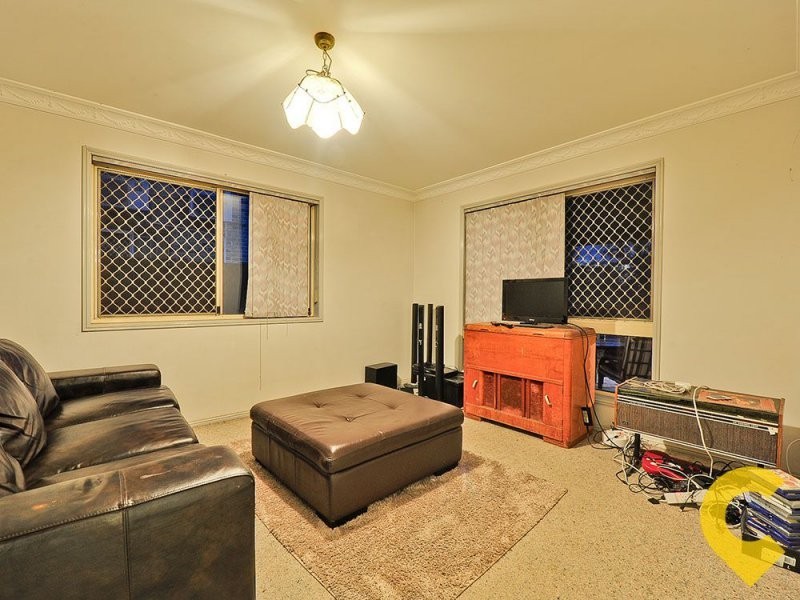 4 Alcheringa Place, Robertson QLD 4109