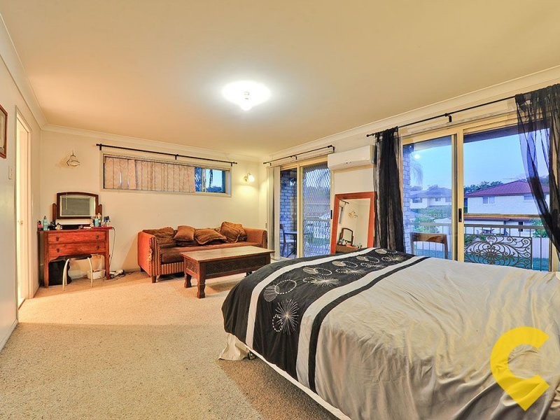 4 Alcheringa Place, Robertson QLD 4109