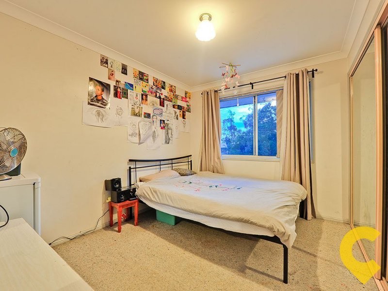4 Alcheringa Place, Robertson QLD 4109