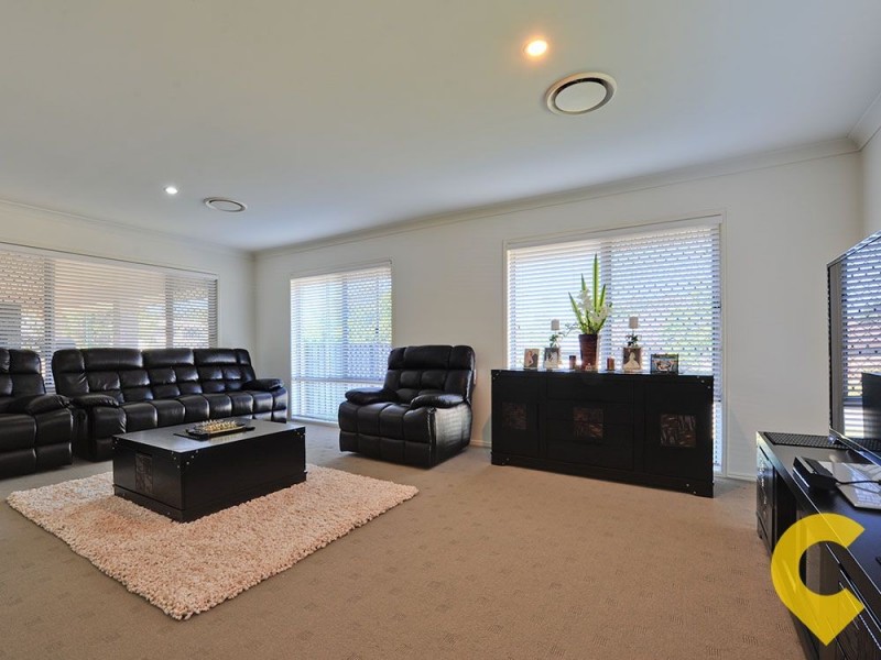 5 Sylvateere Crescent, Wakerley QLD 4154
