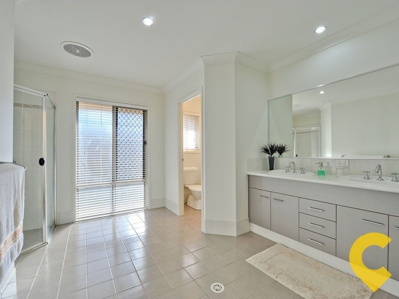 5 Sylvateere Crescent, Wakerley QLD 4154
