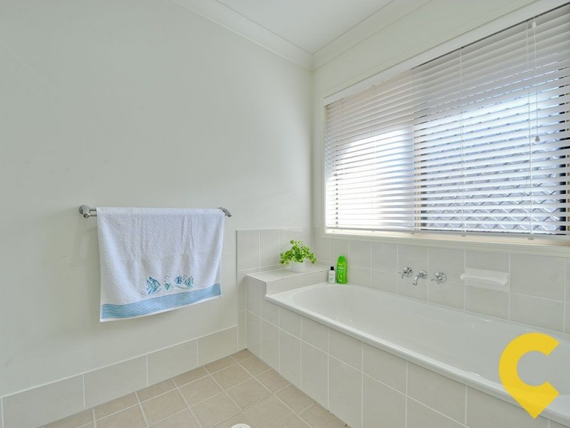 5 Sylvateere Crescent, Wakerley QLD 4154