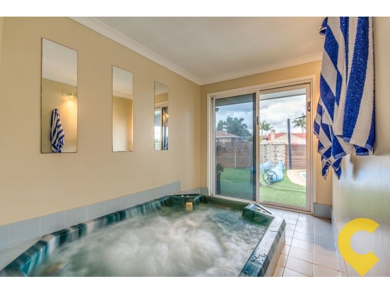 74 Blue Grass Crescent, Eight Mile Plains QLD 4113