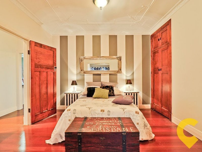 9 Kurts Street, Holland Park West QLD 4121