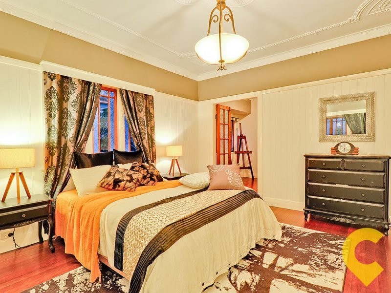 9 Kurts Street, Holland Park West QLD 4121