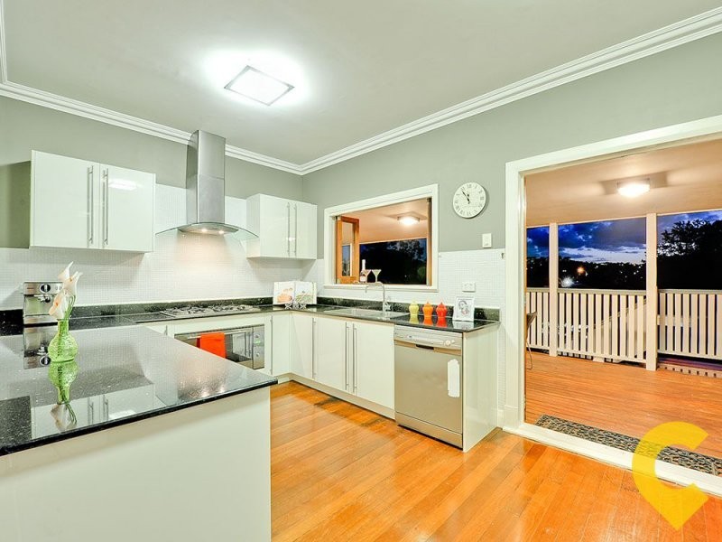 9 Kurts Street, Holland Park West QLD 4121