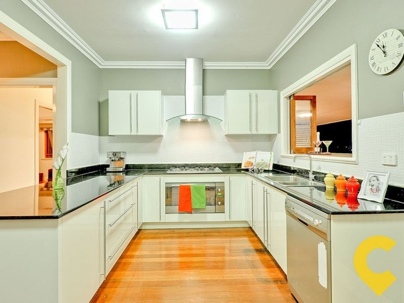 9 Kurts Street, Holland Park West QLD 4121