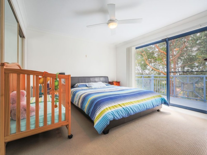 30/2 Studio Dr, Pacific Pines QLD 4211