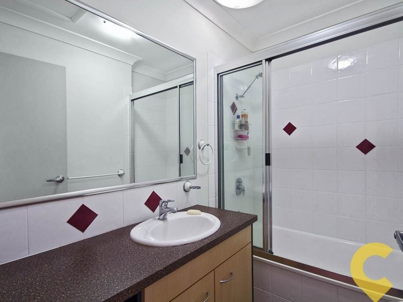 2/33 Alva Terrace, Gordon Park QLD 4031