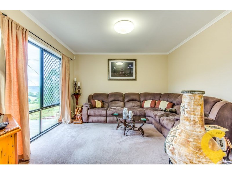 19 Anthony Court, Summerholm QLD 4341