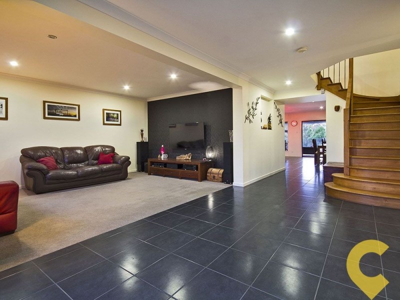 35 Kingfisher Drive, Upper Kedron QLD 4055